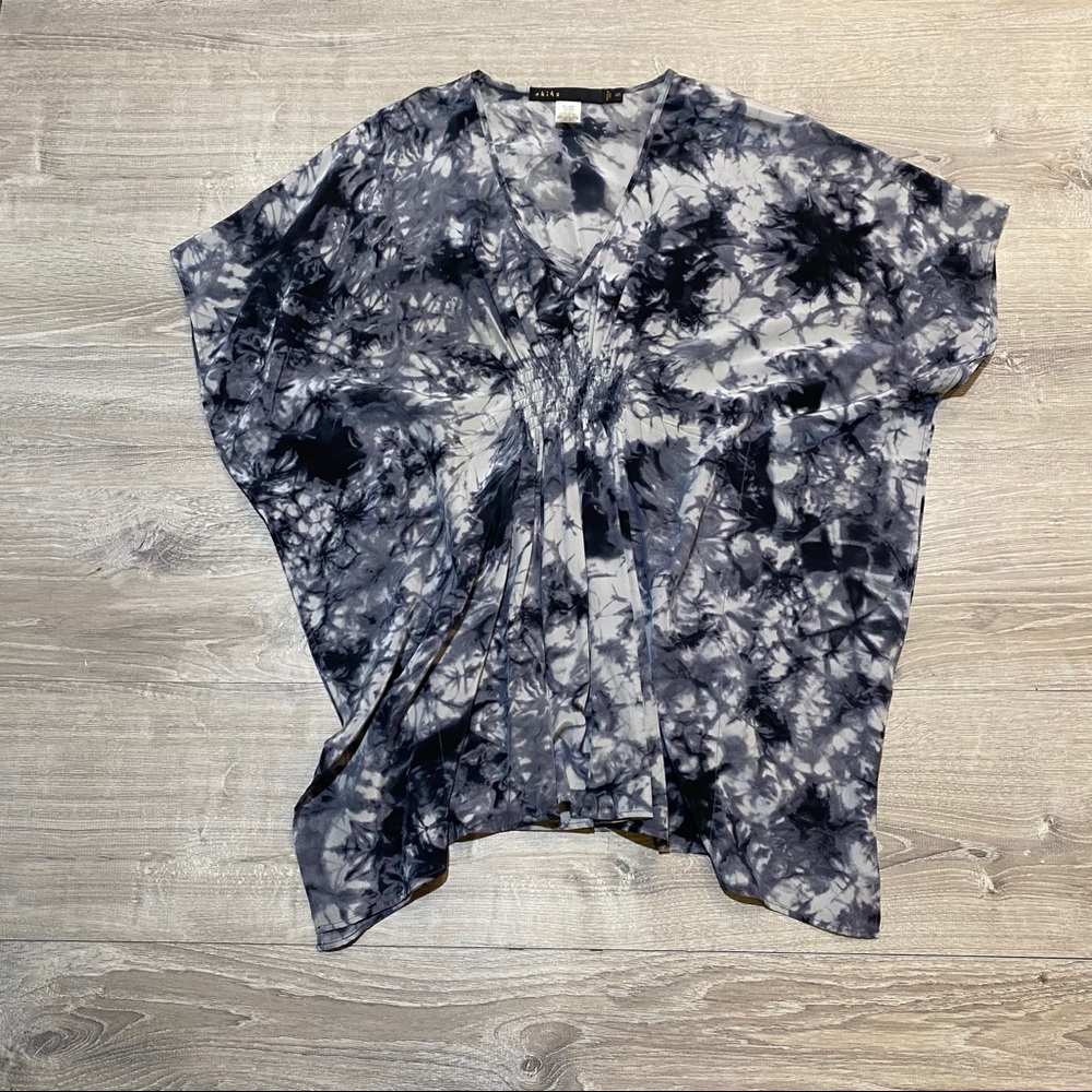 Akiko 100% Silk VNeck “butterfly” style top - Picture 2 of 5